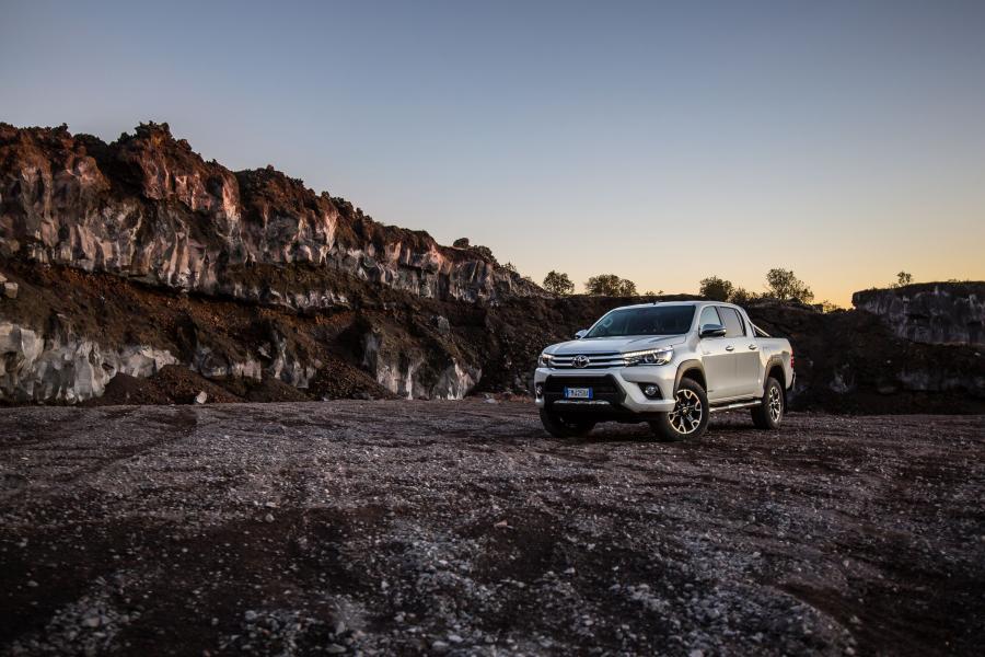  Toyota Hilux Invincible 50 2017 года  (фото 6 из 13)